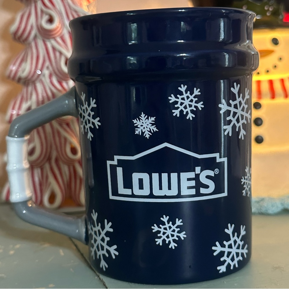 ❄️ Lowe’s 2025 Holiday Bucket Mug – Limited Edition ❄️